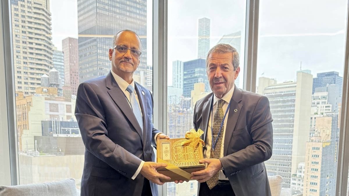 Ertuğruloğlu, New York'ta İİT Genel Sekreteri Ismail Ould Cheikh Ahmed ile görüştü