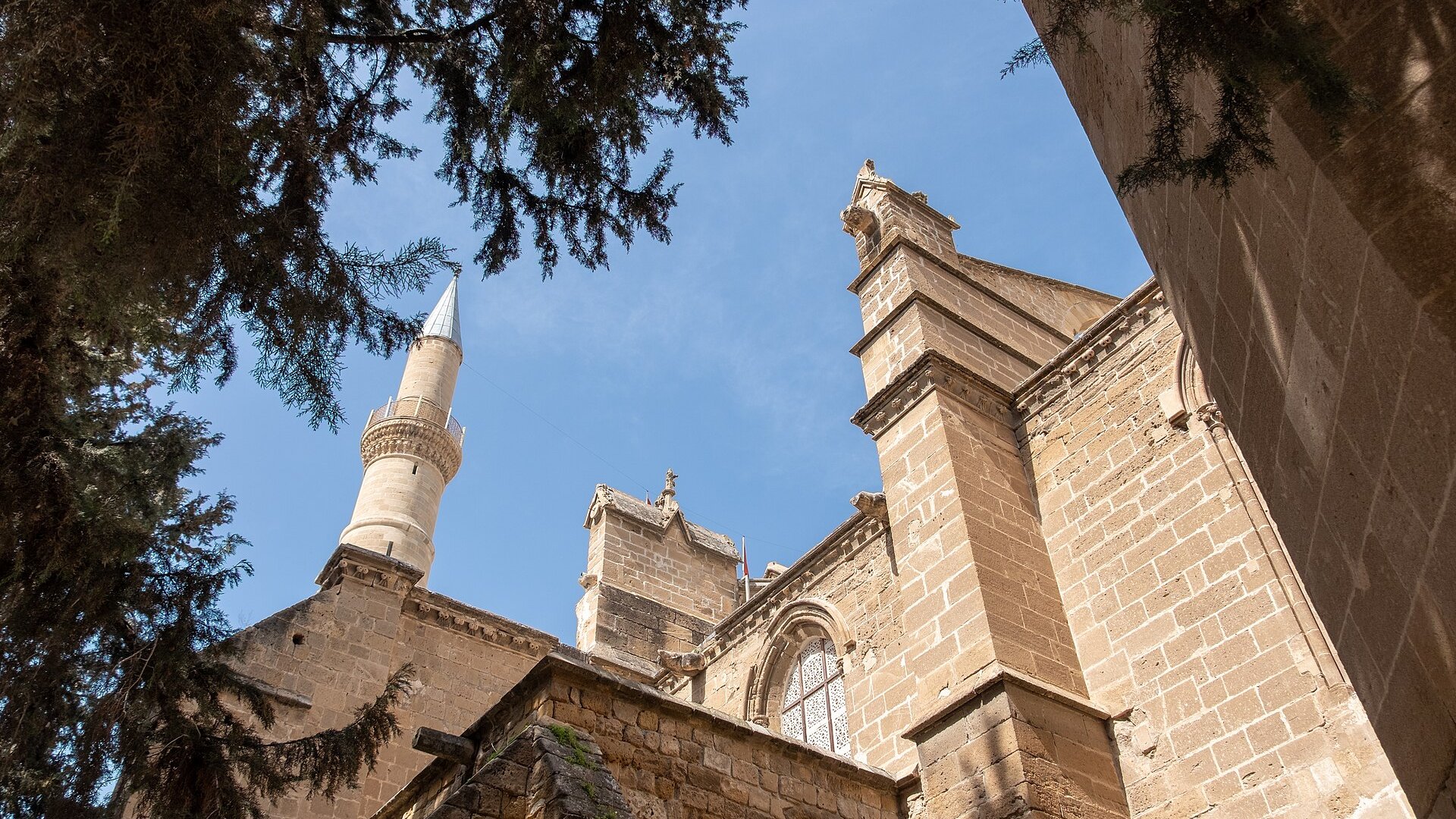 Eski komando Tümer Debreli, kazı Cimcime ile yamaç paraşütünde birlikte uçuyor